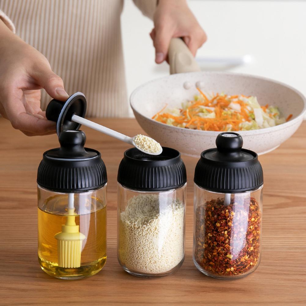 SEASONING-JAR-WITH-SPOON-GP-1395